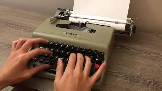 1950 Olivetti Lettera 22 Typewriter [upl. by Lubet627]