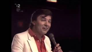 Karel Gott  Mám styl Čendy Im Still Standing live 1984 [upl. by Ahsinot217]