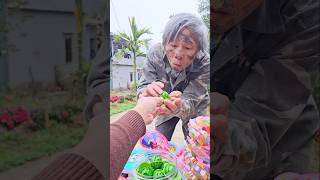 Poor old man eats Hubba Bubba gum and watermelon candy P125 food  food poor [upl. by Druce]