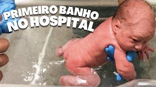 PRIMEIRO BANHO DO BEBÊ NO HOSPITAL  Enfermeira Eva ensinando o PAPAI a dar banho no bebê Moisés [upl. by Namara]