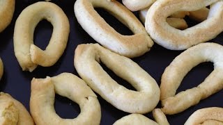 Ricetta Taralli pugliesi Tarallini con olio e vino bianco [upl. by Kaliski371]