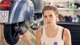 VESPA  Wie Wechsel ich das Getriebeöl  How to change gear oil [upl. by Housen19]